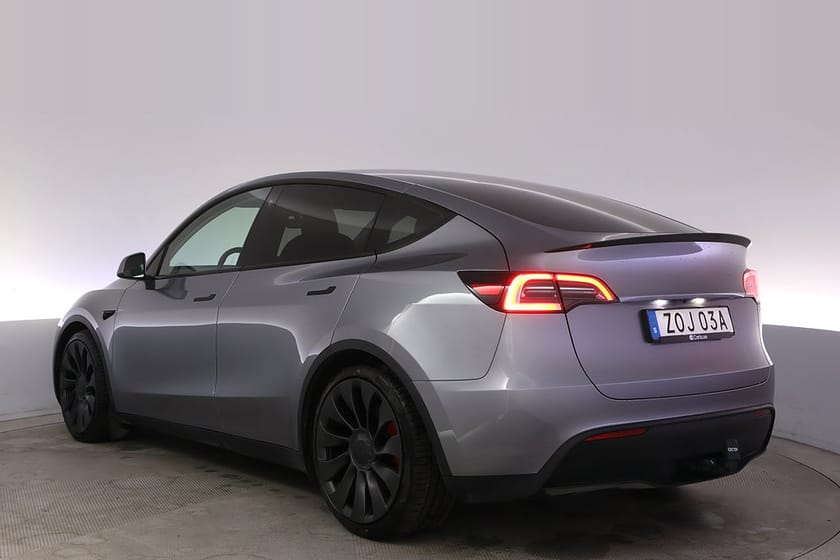 Bild 4 av Tesla Model Y Performance AWD Autopilot Panorama Drag