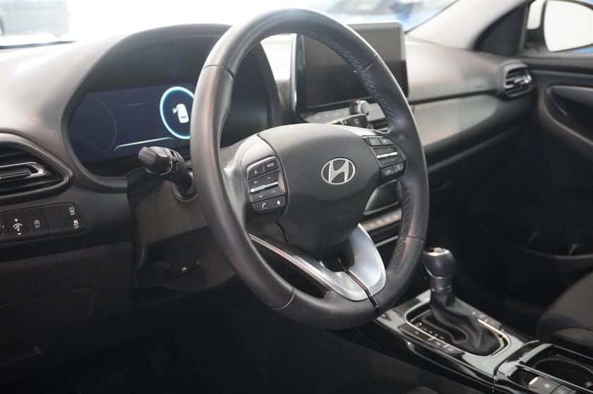 Bild 2 av Hyundai i30 Kombi 1.0 T-GDi Essential Aut Kamera LED Rattvärme