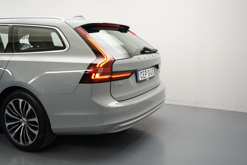 Bild 3 av Volvo V90 Recharge T6 Core Edition, Dragkrok, Baklucka elmanövrerad