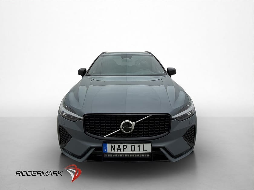 Bild 1 av Volvo XC60 B4 AWD R-Design Värmare Kamera CarPlay Dragkrok