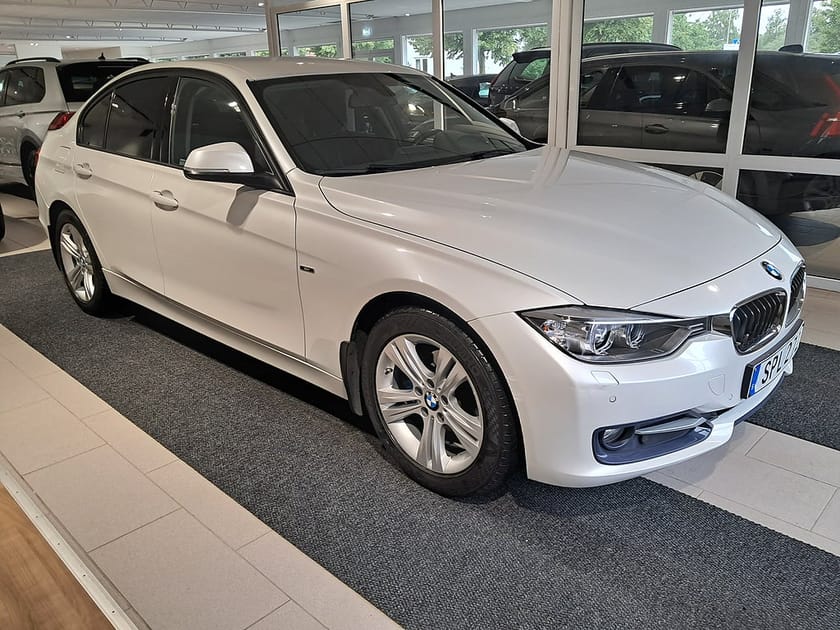 Bild 2 av BMW 318d xDrive Sedan 143Hk 4x4 Sportline