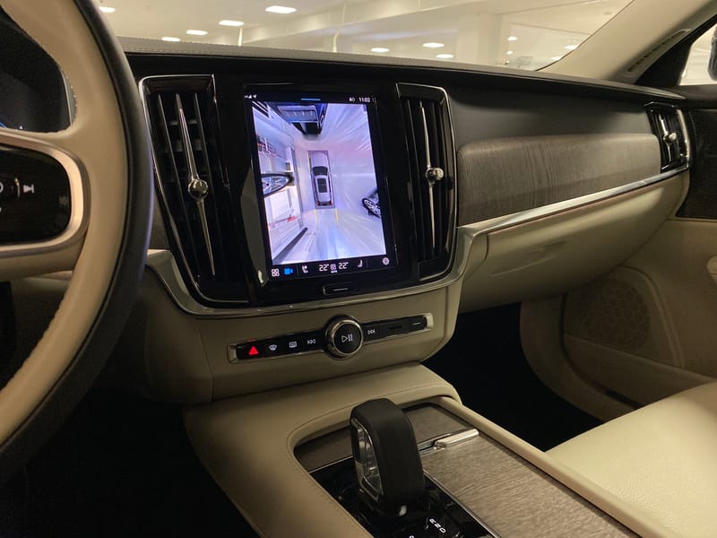 Volvo V90 Cross Country