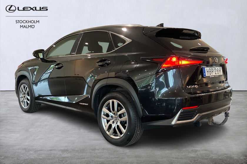 Bild 3 av Lexus NX 300h AWD Executive 197hk Drag Navi Webasto Keyless Carplay B-kamera