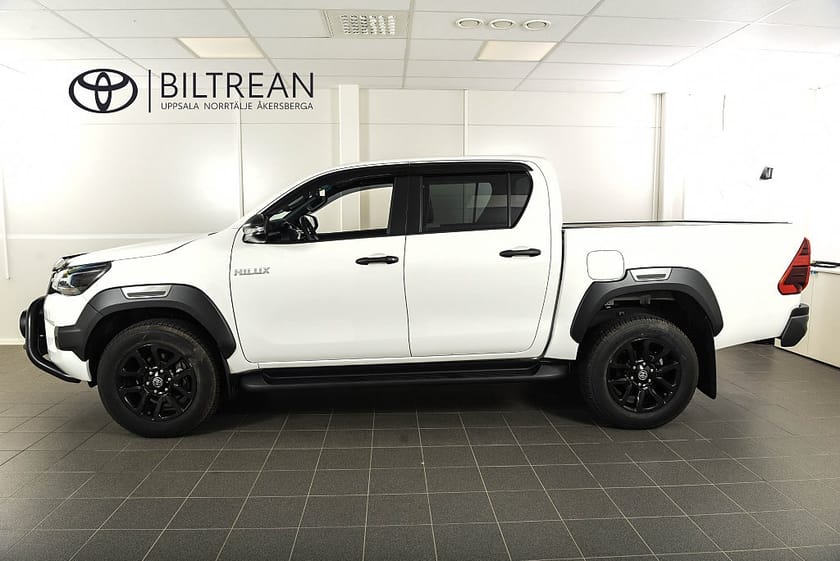 Bild 3 av Toyota Hilux Dubbelhytt D-Cab 2.8 MHEV 4WD Invincible JBL Skinn Flaklock