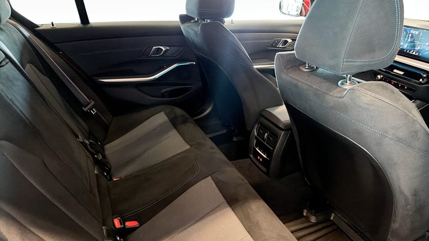 Bild 5 av BMW 330e xDrive Sedan M-Sport Pro Aktiv Farthållare Innovation Drag