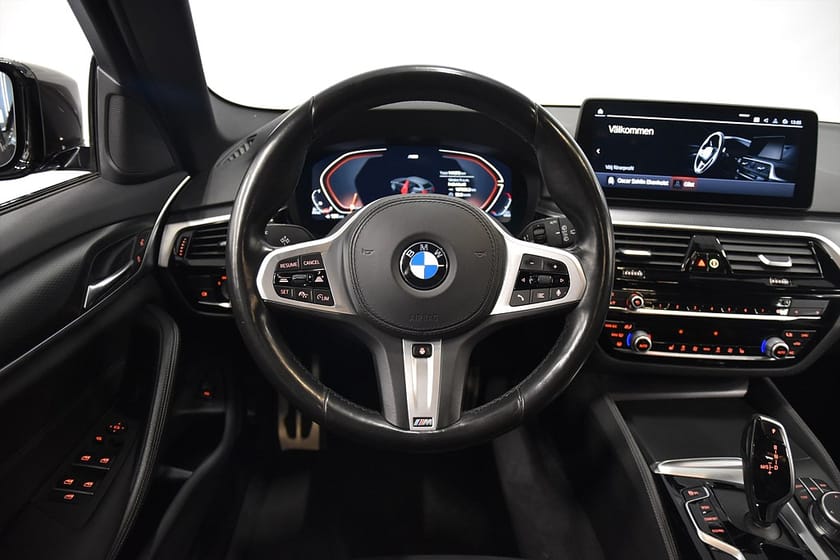 Bild 2 av BMW 520d xDrive Touring M Sport Cockpit D-värm Skinn Navi Dragkrok