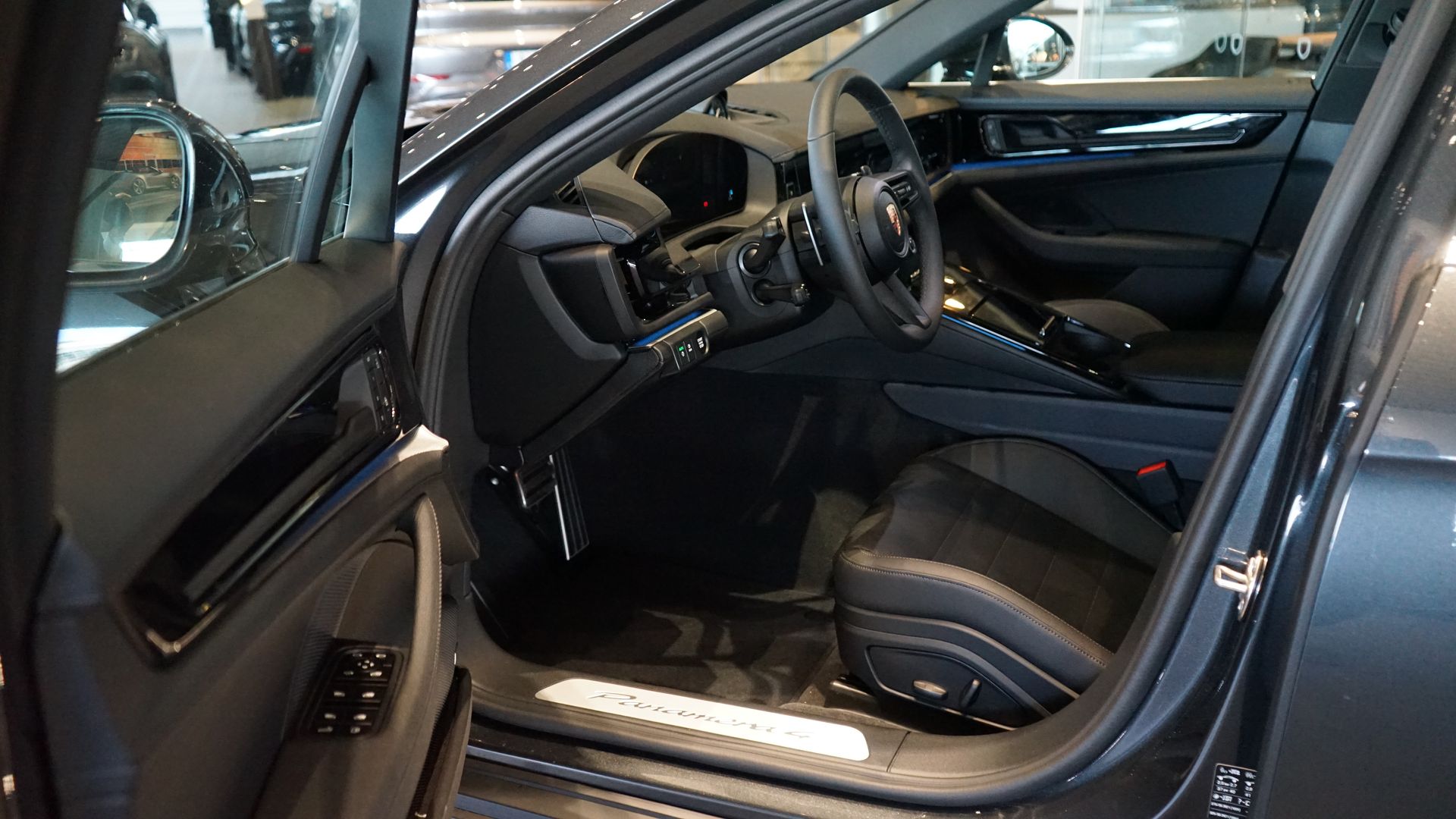 Porsche Panamera 4 E-Hybrid 2026, bild 6/7