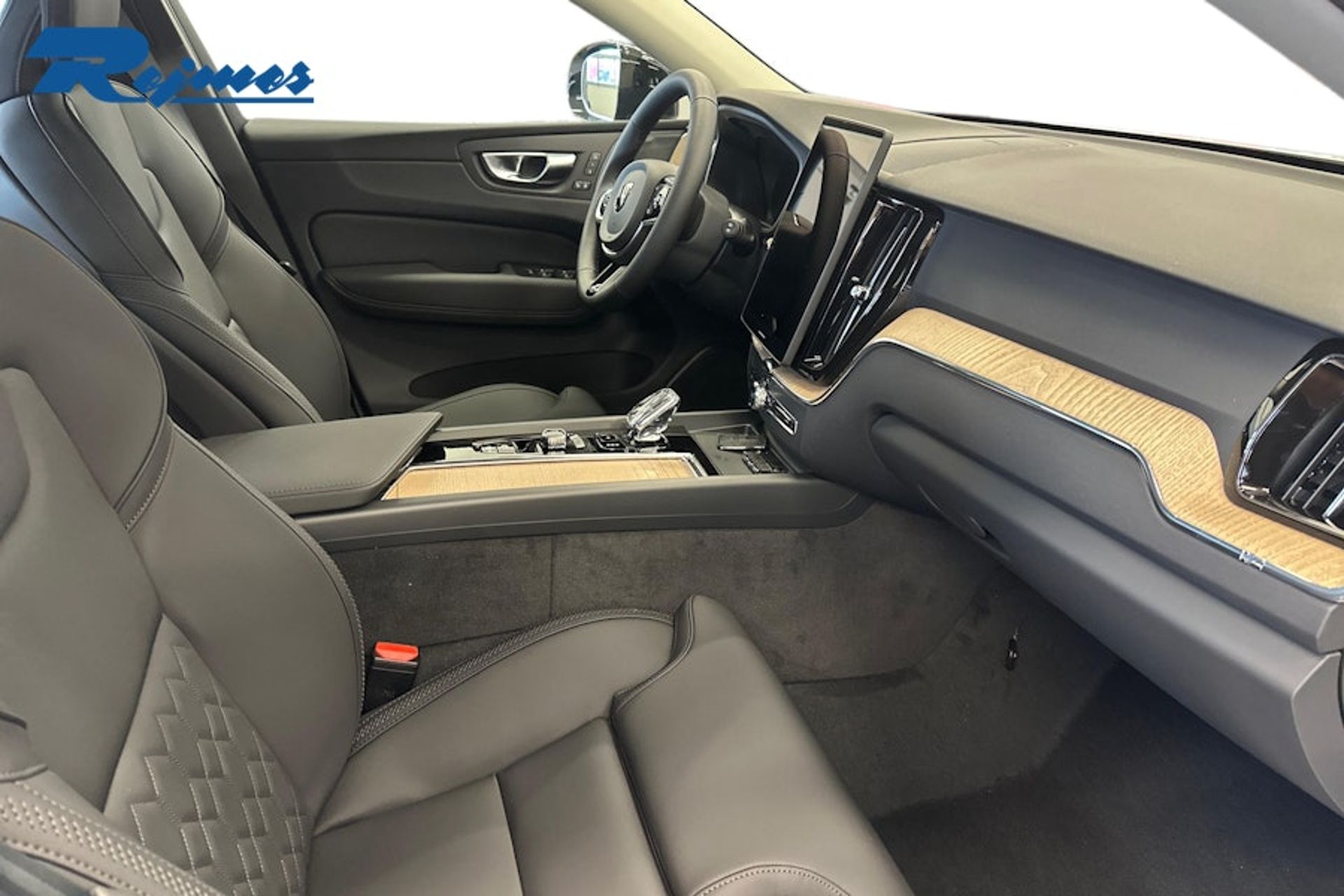 Volvo XC60 T6 Plug-In Hybrid AWD 2027, bild 7/10