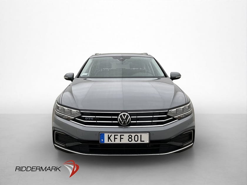 Bild 2 av Volkswagen Passat Sportscombi GTE Plug-in Hybrid Cockpit Pano 360° Drag
