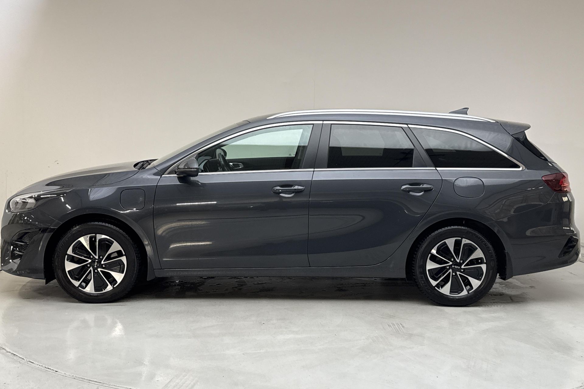 Kia Ceed 1.6 GDI 2022, bild 2/10