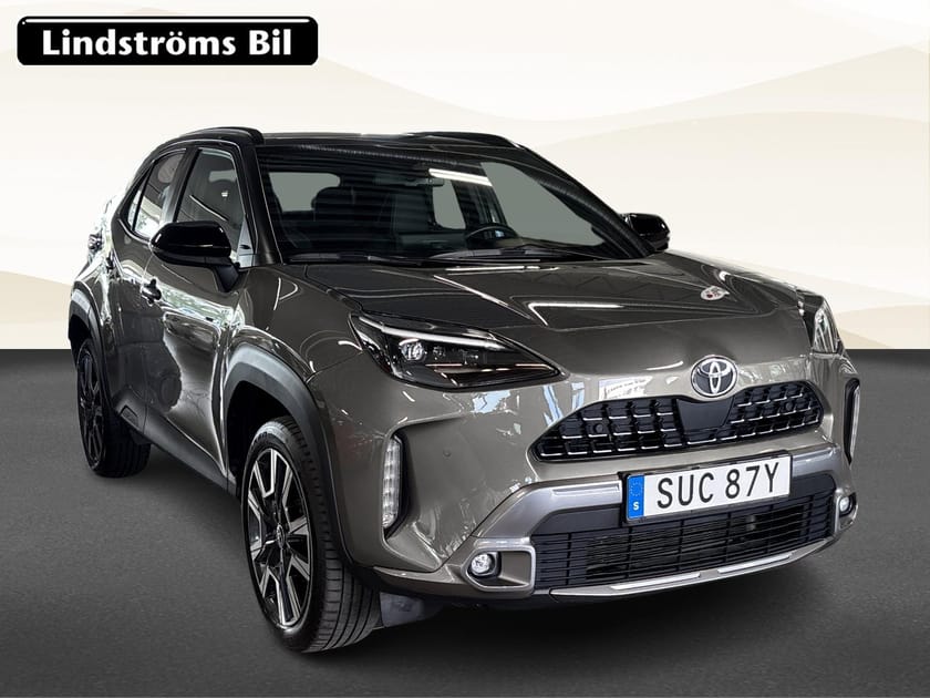Bild 3 av Toyota Yaris Cross Hybrid 130 AWD-i Premiere Edition Pano Vinterhjul
