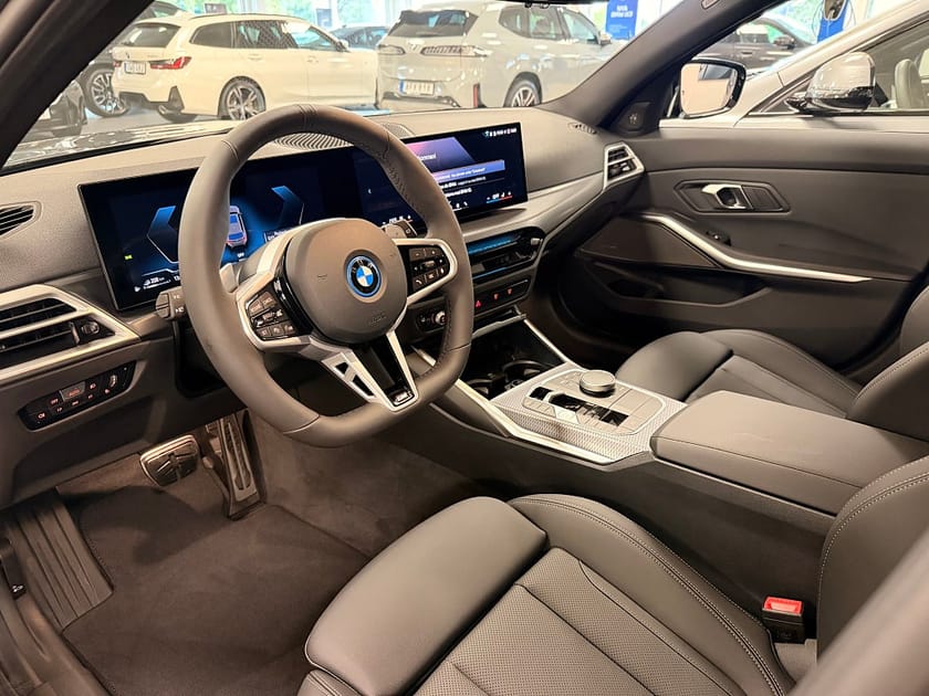 Bild 3 av BMW 330e xDrive Touring M-sport HK-ljudsystem