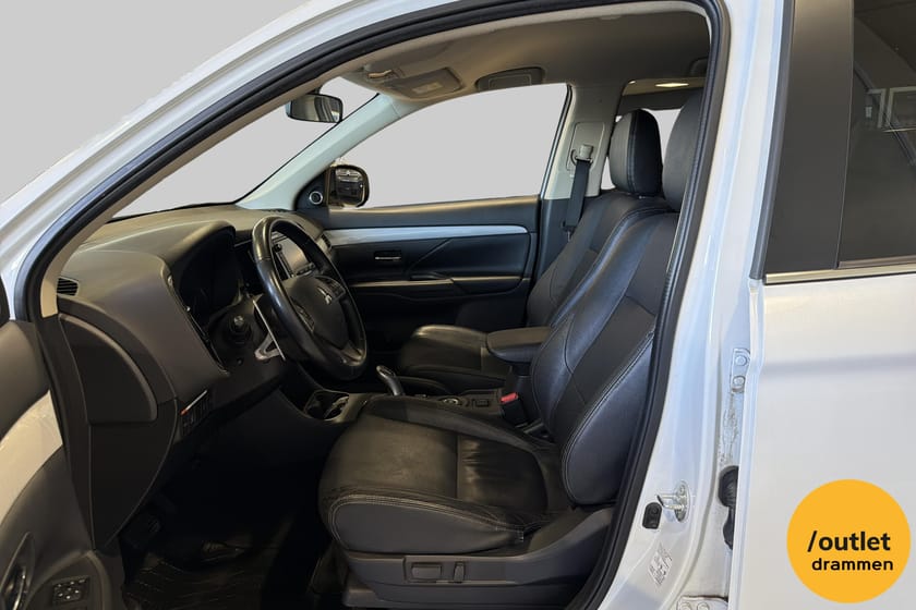 Bilde 4 av Mitsubishi Outlander PHEV Instyle+ /Skinn / Rockford Fosgate / EU 2027