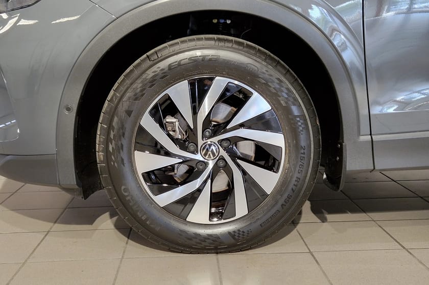 Bild 3 av Volkswagen Tiguan LIFE / 1.5 eTSI / 150 HK / Drag