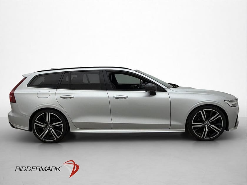 Bild 4 av Volvo V60 B4 R-Design B&W Skinn Kamera BLIS CarPlay Värmare