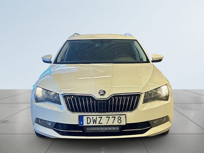 Bild 2 av Škoda Superb Kombi Skoda 2.0 TDI SCR Rattvärme/SoV-Hjul/P-Sens/Drag/LED-ramp
