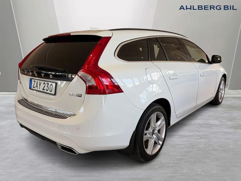 Bild 5 av Volvo V60 D5 AWD Twin Engine Classic Momentum, Delbar Dragkrok, Parkeringssensor Bak, Farthållare