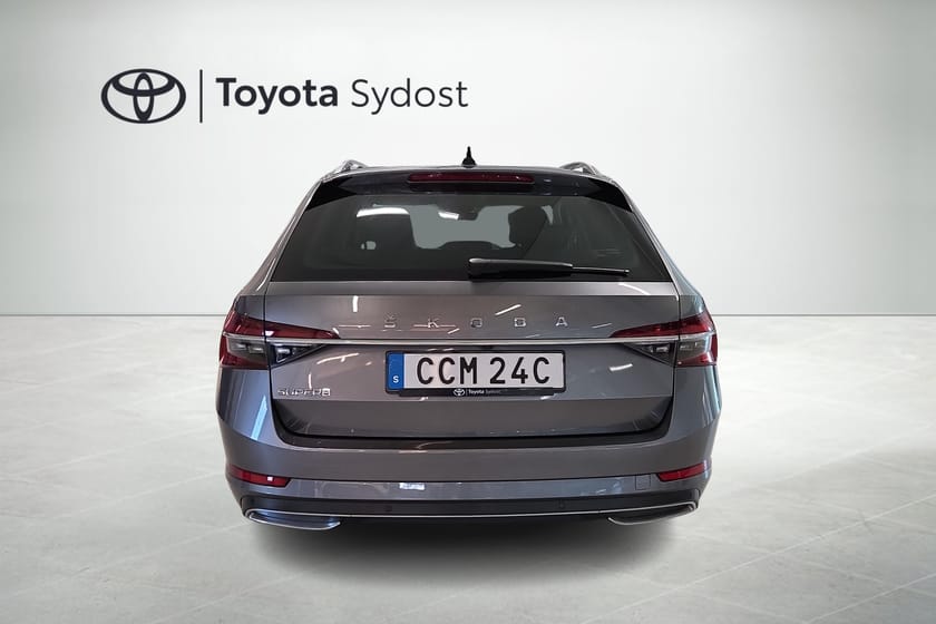 Bild 4 av Škoda Superb Kombi 2,0 TDI 200 hk L&K ( Laurin & Klement) Nybilsgaranti