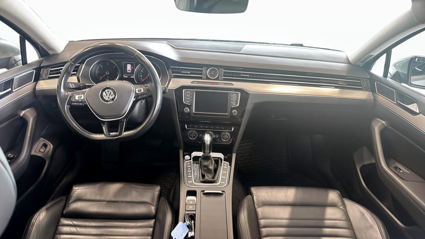 Bild 4 av Volkswagen Passat Sportscombi 2.0 TDI 4Motion DSG | 240hk | VÄRMARE |