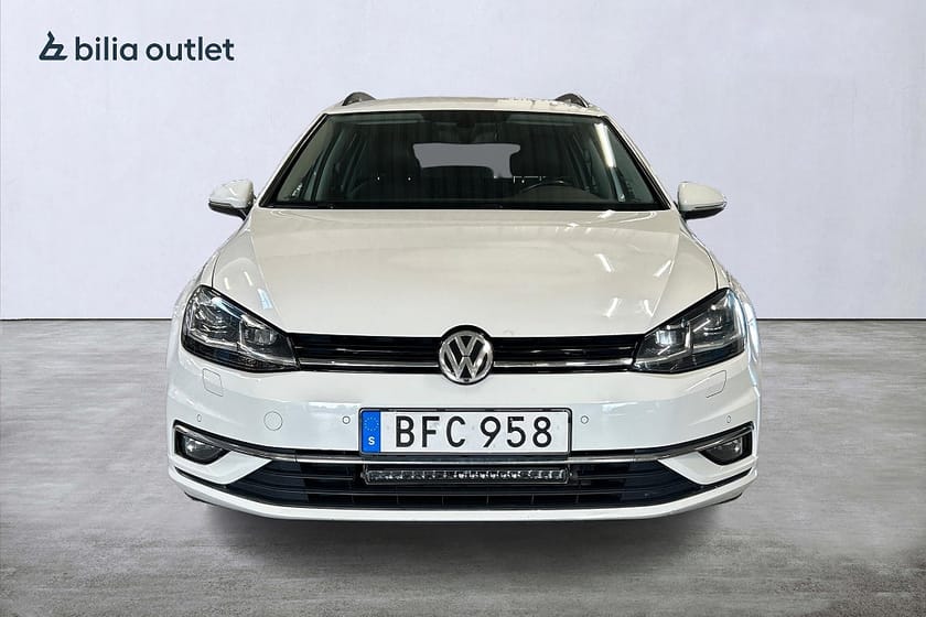 Bild 3 av Volkswagen Golf Sportscombi 2.0 TDI DSG 150hk Cockpit Drag Backkamera