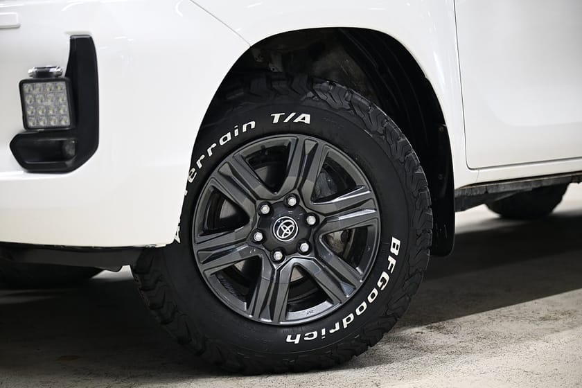 Bild 5 av Toyota Hilux Dubbelhytt 2.4 AWD 150HK Automat|Dubbelhytt|Kåpa|Drag|Värmare|Moms