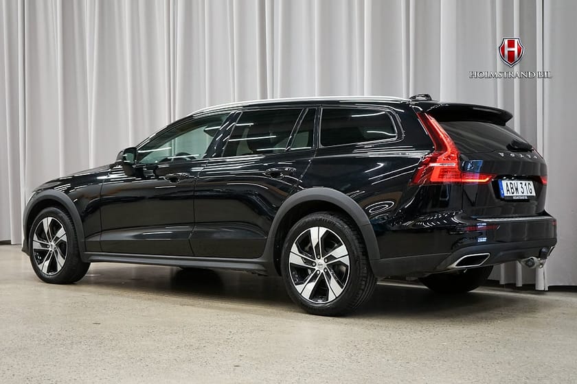Bild 4 av Volvo V60 Cross Country B4 AWD Momentum Drag Dvärme Kamera Carplay Rattvärme