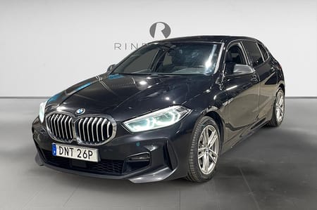 BMW 118d 150 HK AUT M-SPORT PDC HiFi RATTVÄRME 0.40L/MIL 17"