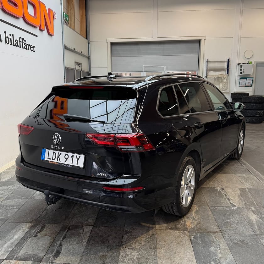 Bild 4 av Volkswagen Golf Sportscombi 1.5 eTSI Base Carplay Cockpit Värmare Drag