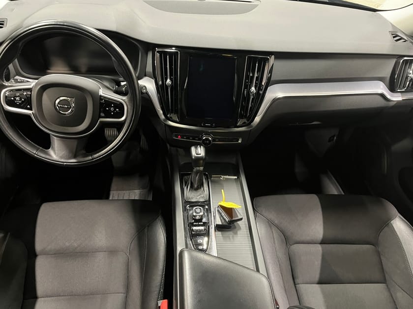 Bild 5 av Volvo V60 D4 MomAdv*NAV/DRAG/KAMERA/S&V-HJUL*