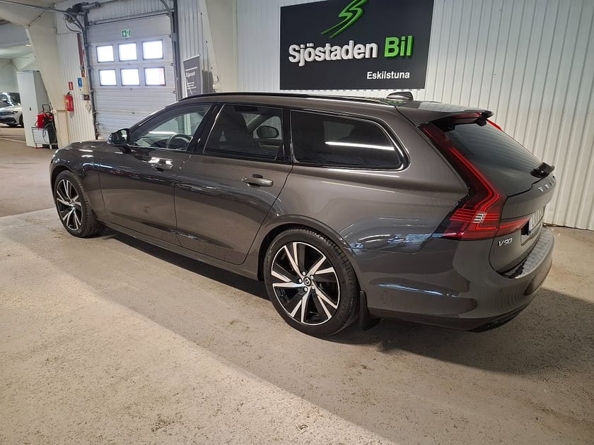 Bild 5 av Volvo V90 Recharge T6 350 18,8 kWh AWD/PLUS DARK/Drag/Värm/Navi
