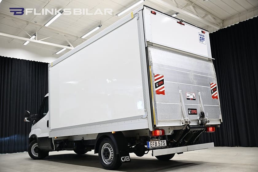 Bild 4 av Iveco Daily 35-160 Chassi Cab 156HK Automat|Volymskåp|Bakgavellyft|LED|Sidodörr|Moms