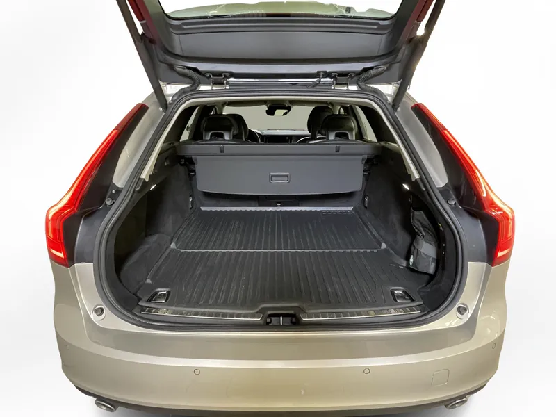 Bild 9 av 16 – Volvo V90 D3 AWD Business Advanced Momentum