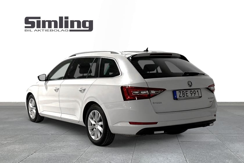 Bild 2 av Škoda Superb Kombi 2,0 TDI DSG7 4x4 Style Business ED 190 hk / Vinterhjul
