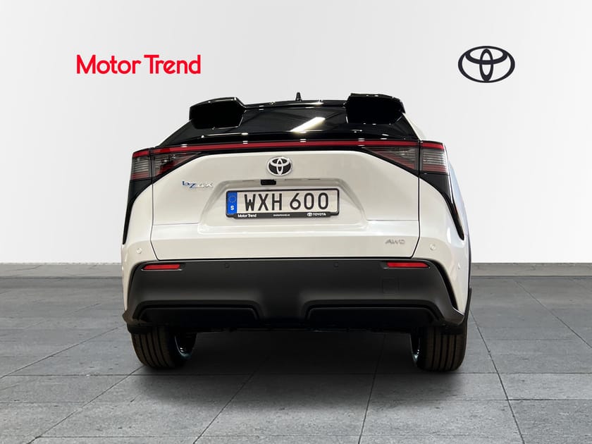 Bild 4 av Toyota bZ4X AWD EXECUTIVE 20 ALUFÄLGAR PANORAMAGLASTAK B