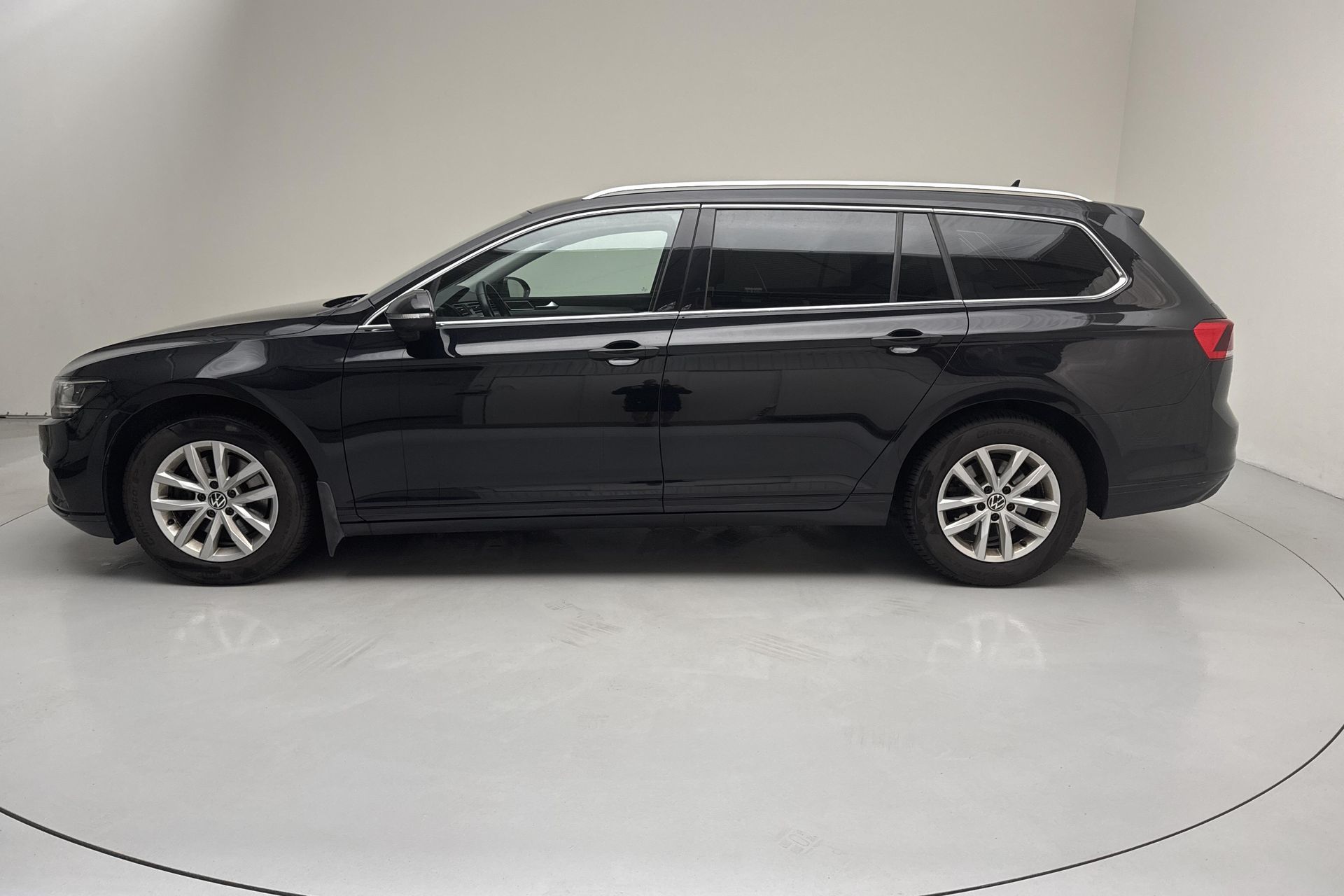 Volkswagen Passat 2023, bild 2/10