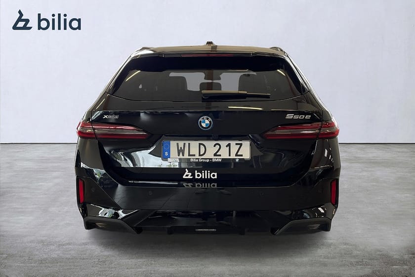 Bild 4 av BMW 550e xDrive Touring 550 M Sport Pro B&W Panorama Kamera Drag