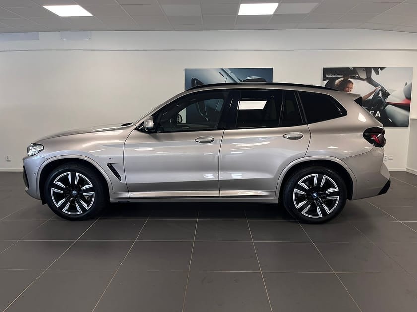 Bild 2 av BMW iX3 Backkamera Adaptiv farthållare