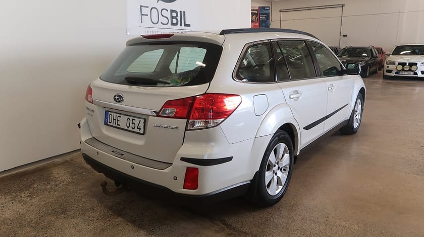 Bild 4 av Subaru Outback 3.6 4WD Exclusive Navi-Kamera-Drag Full servicebok