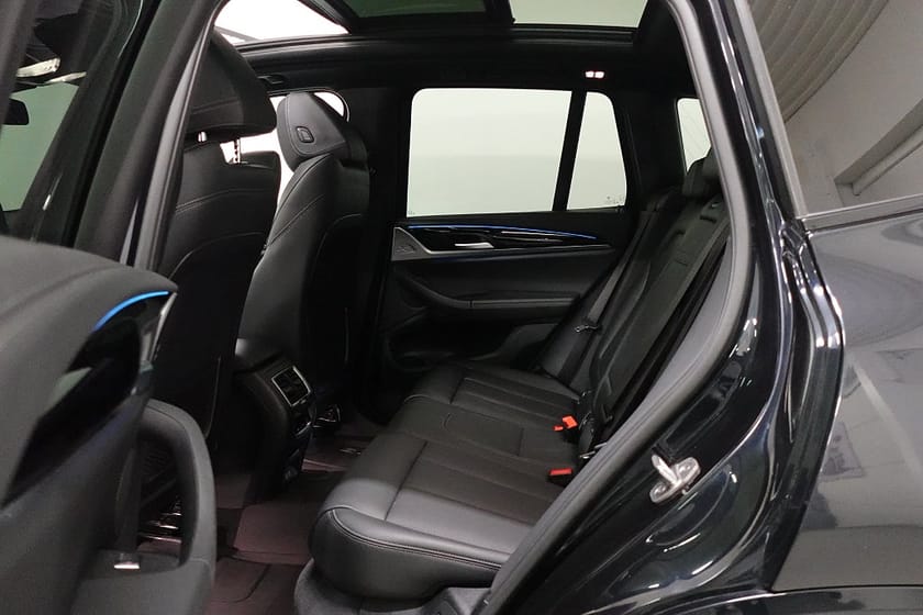 Bild 5 av BMW iX3 M Sport Pano Drag Ambient Läder Adap-F P-Värme ShadowL