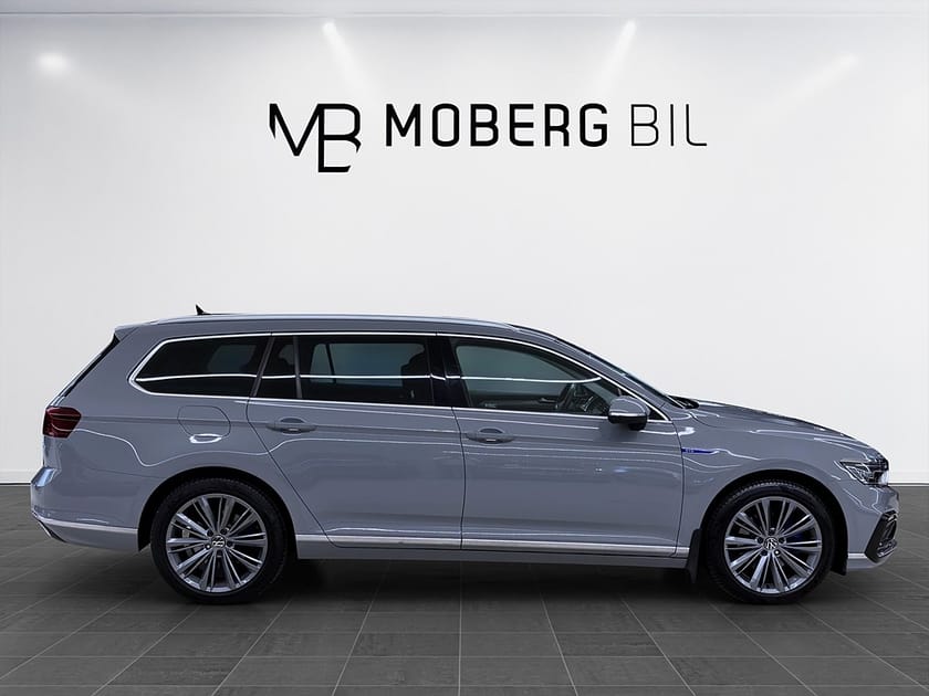 Bild 3 av Volkswagen Passat Sportscombi GTE SC 218hk Keyless B-Kamera Navi Drag PDC