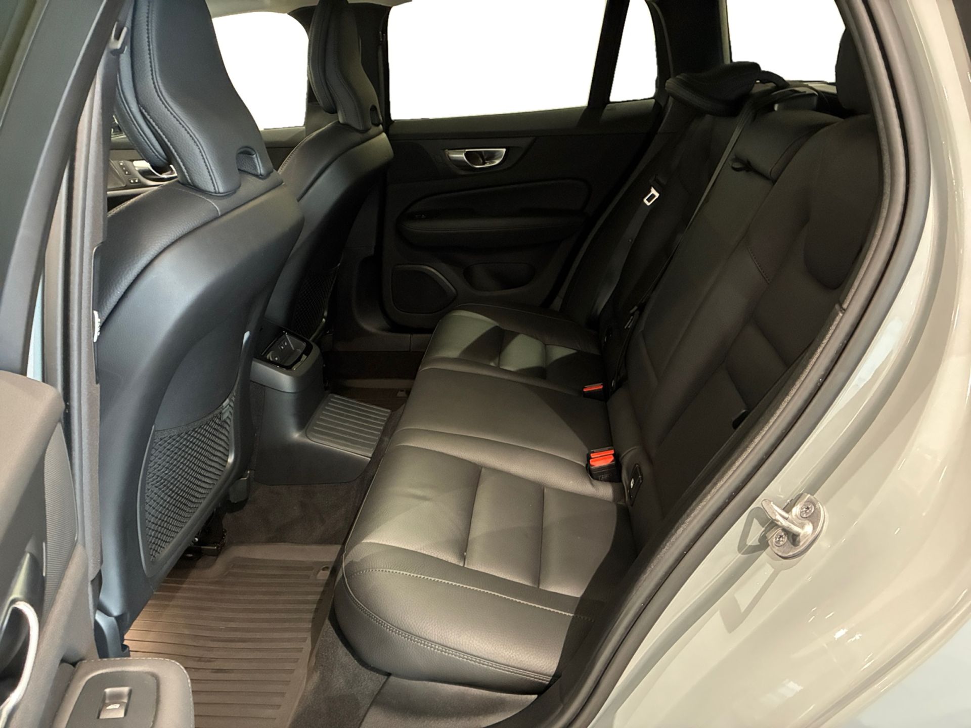 Volvo V60 T6 Plus Dark Nordic 2025, kuva 7/10