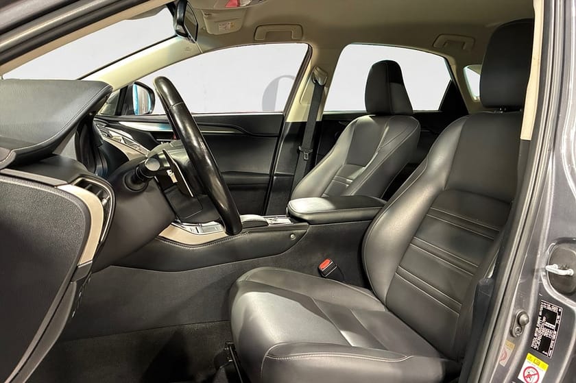 Bild 3 av Lexus NX 300h AWD 197 HK HYBRID AUT BUSINESS DRAG NAVI SKINN 18"