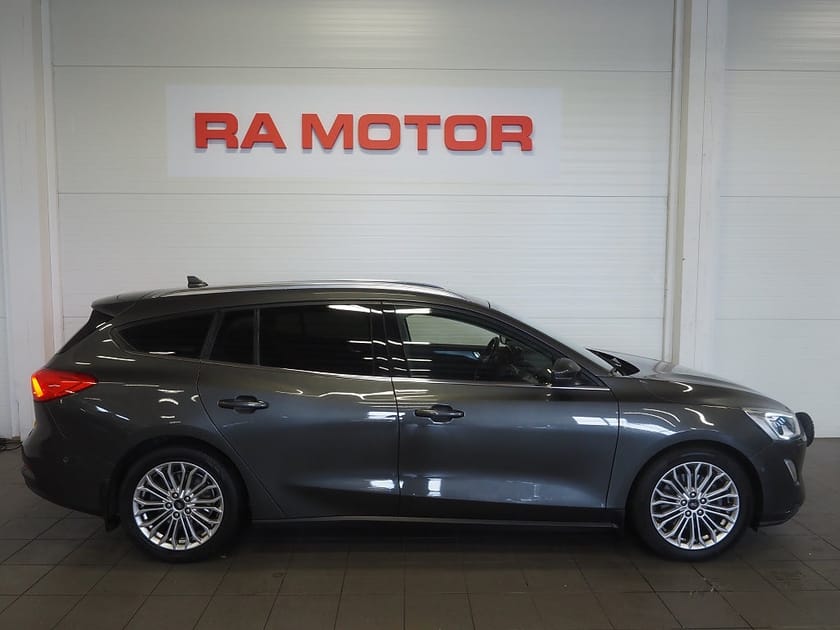 Bild 4 av Ford Focus Kombi 1.5 SelectShift Aut Titanium 150hk Kamera