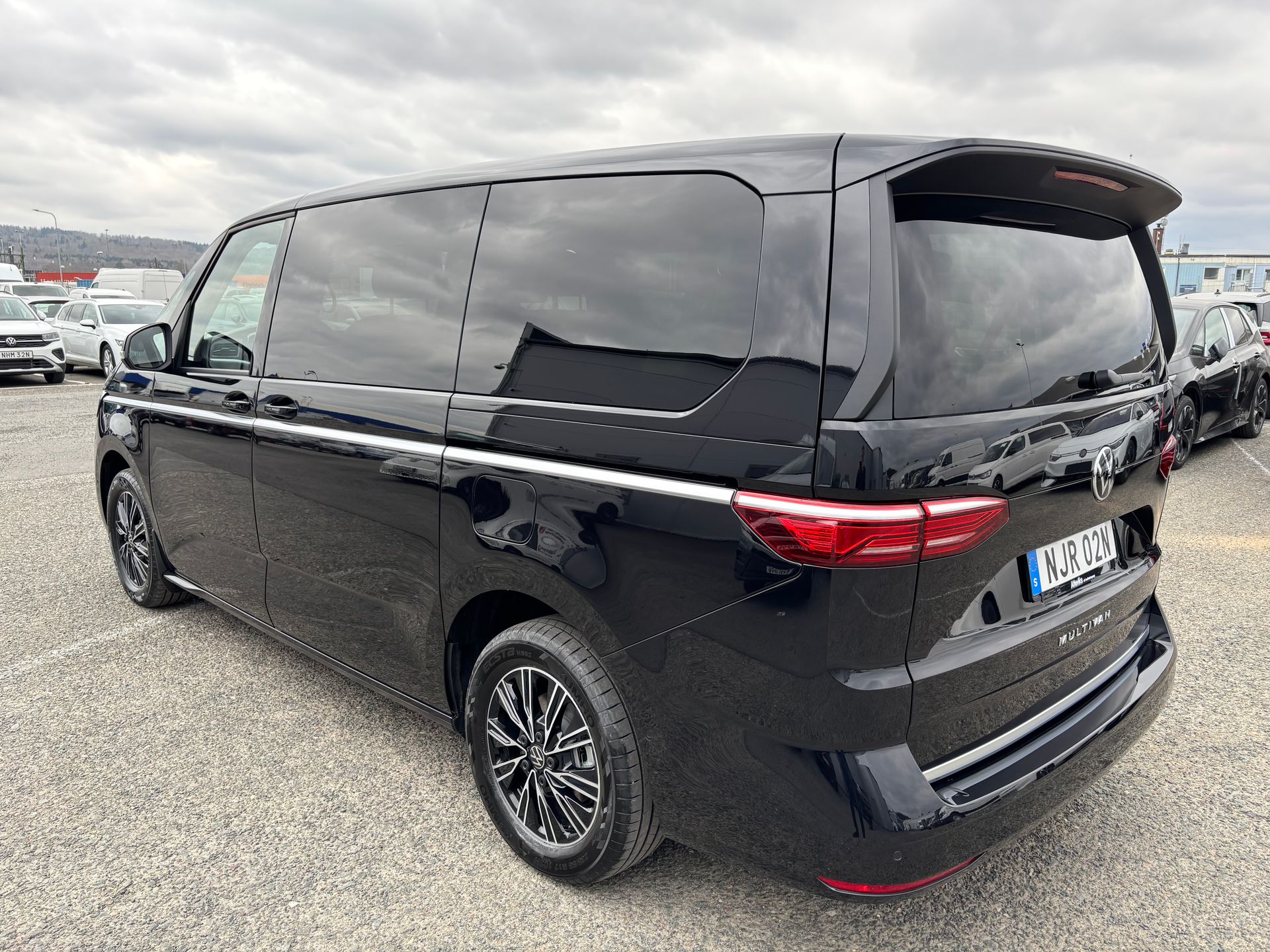 Volkswagen Transporter Multivan 2025, photo 7/10