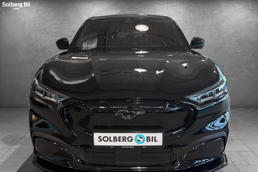 Bilde 2 av Ford Mustang Mach-E Long Range AWD LR 1-EIER/B&O/PANO/KROK/MAXTON/SERVICEAVTALE