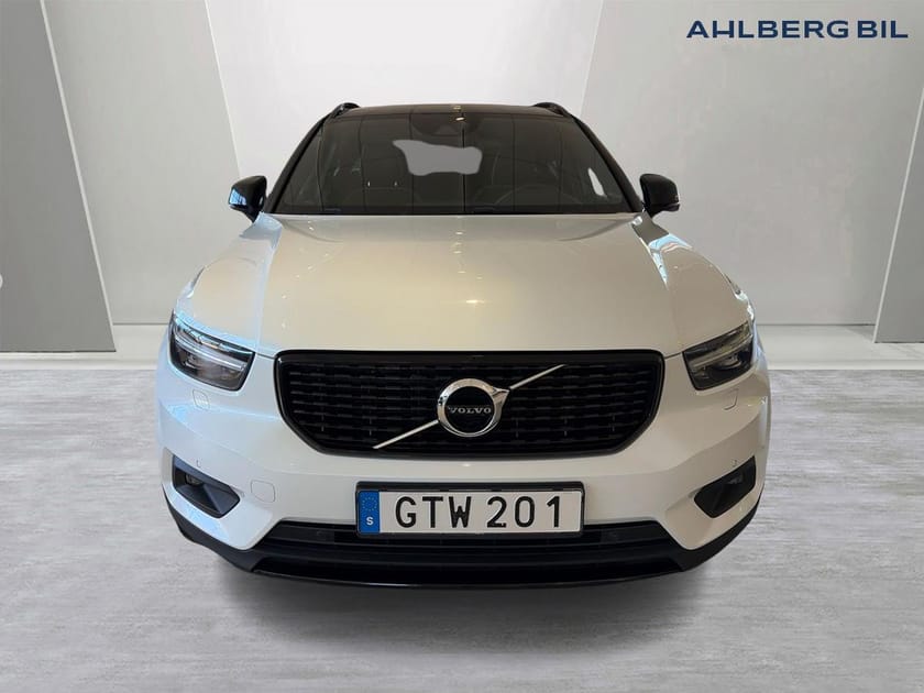 Bild 4 av Volvo XC40 D4 AWD R-Design, Teknikpaket PRO, Panoramaglastak, Parkeringskamera Bak, Förarstol Elmanövrerad, Navigation