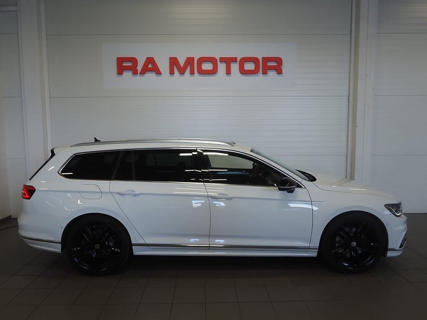Bild 4 av Volkswagen Passat Sportscombi SC TSI 280hk 4M GTR |Pano|Drag|Värmare|Navi|Cockpit|