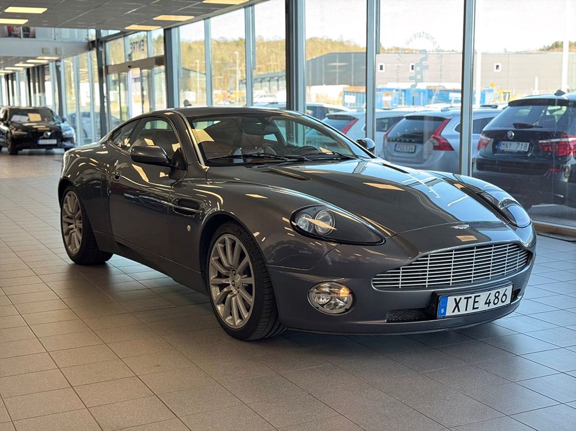 Aston Martin Vanquish 2003