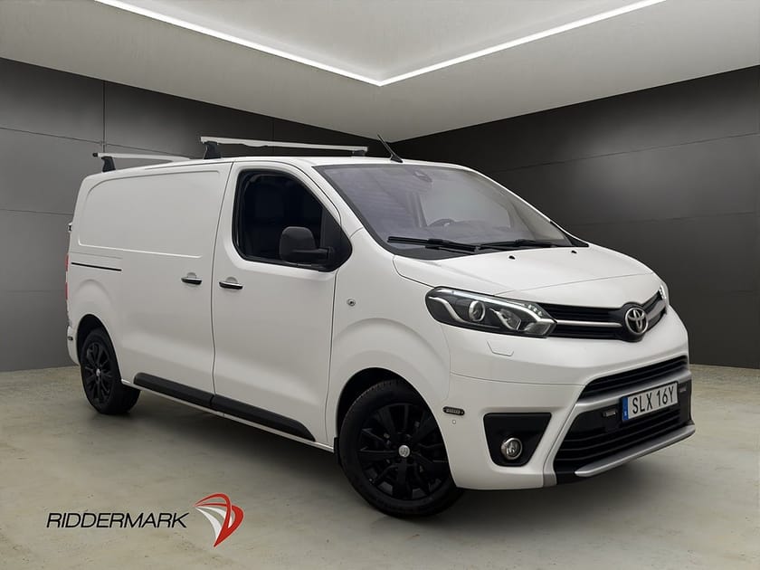 Bild 1 av Toyota Proace L2 Ny-Kamrem D-Värm Drag CARPLAY 2xDörrar Moms