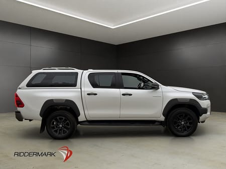 Toyota Hilux Dubbelhytt Invincible 2.8 4WD Dragkrok JBL Diff Kåpa Moms